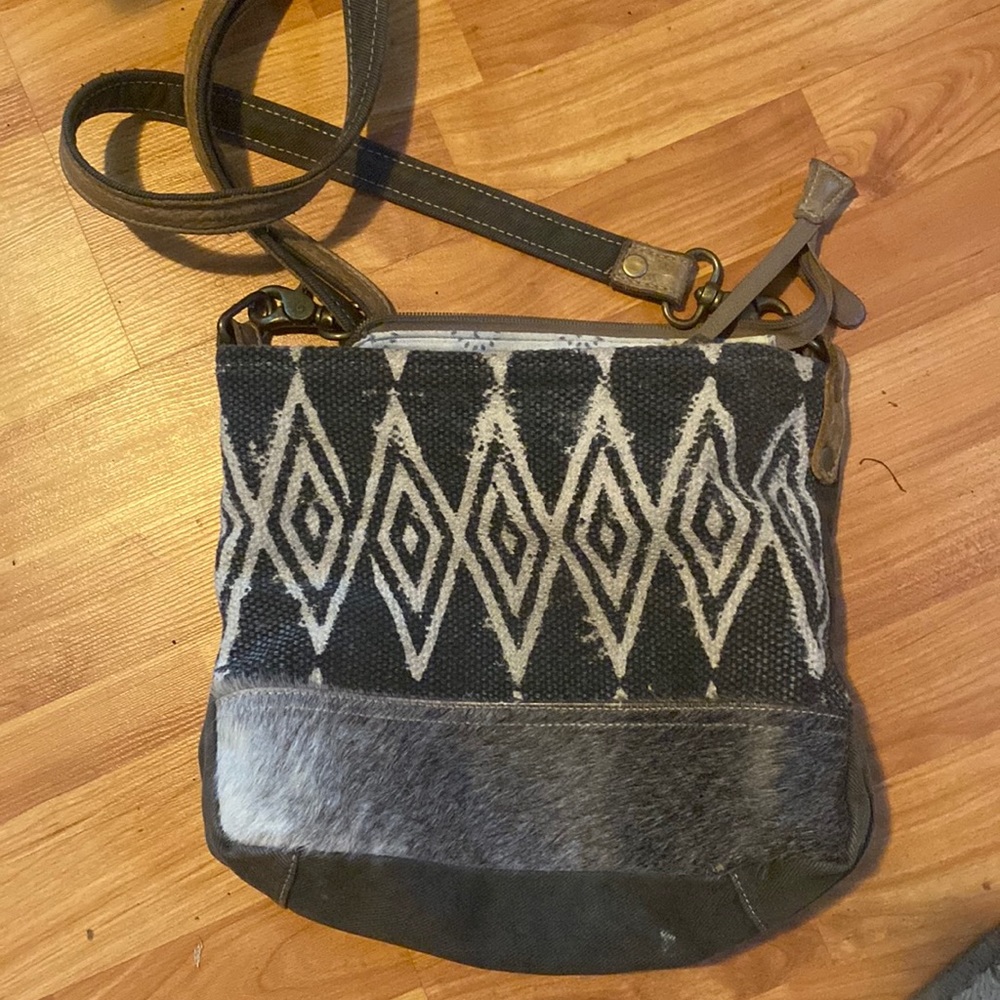 Myra cross body bag